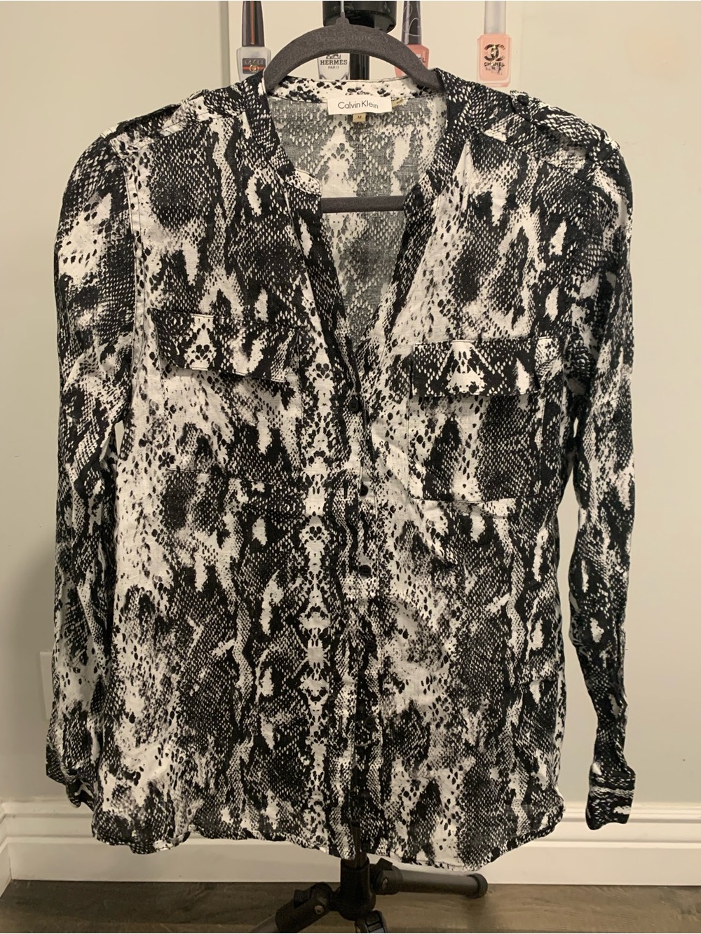 Calvin Klein Black & White Snake-Print Long-Sleeve Blouse -GB042